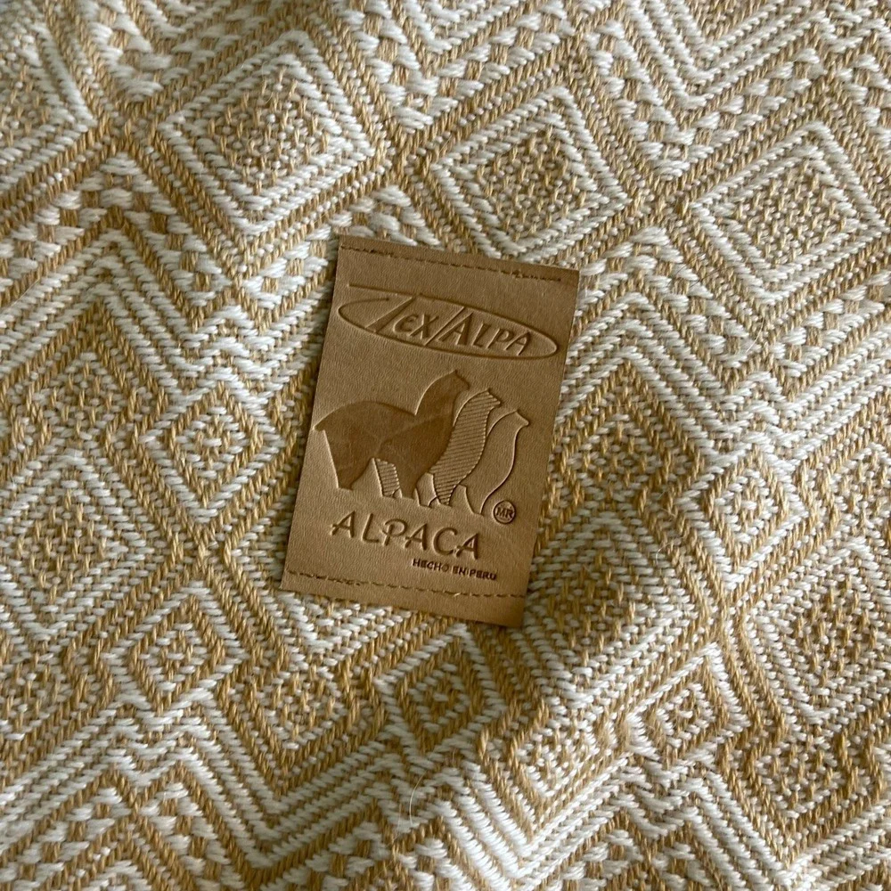 Tex Alpa Alpaca Wool Scarf Tan Cream Geometric Diamond Fringed Made in Peru 25in
